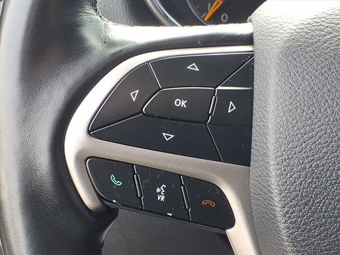 Used 2021 Jeep Grand Cherokee Laredo X image 12