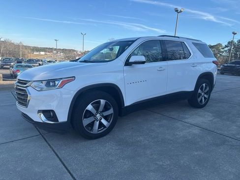 Used 2018 Chevrolet Traverse LT image 3