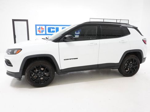 Used 2022 Jeep Compass Latitude AWD/4WD image 10