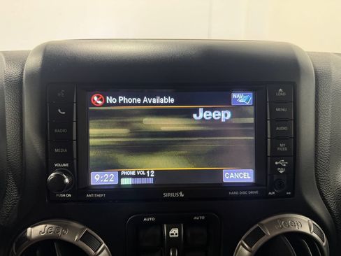 Used 2018 Jeep Wrangler Unlimited Sahara AWD/4WD image 13