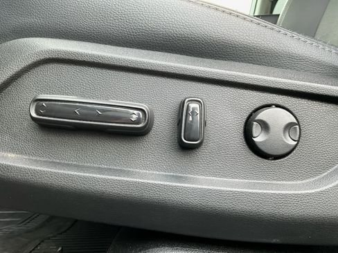 Used 2025 Honda Pilot EX-L image 18