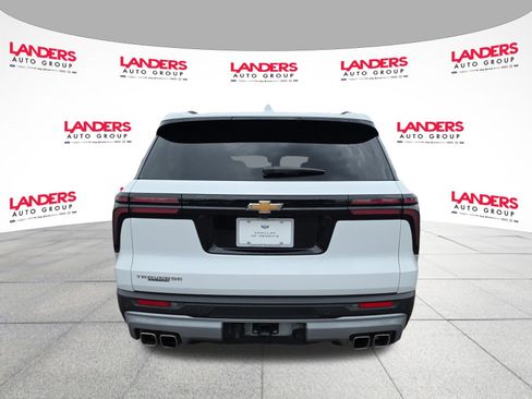 Used 2026 Chevrolet Traverse LT FWD image 4