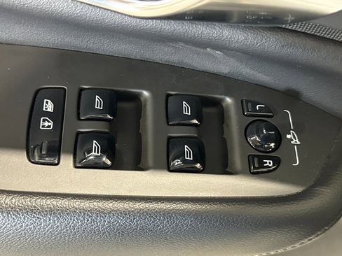 Used 2022 Volvo XC90 T5 Momentum image 19