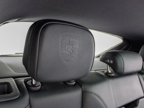 Certified 2025 Porsche Macan image 30