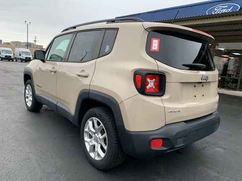 Used 2016 Jeep Renegade Latitude w/ Popular Equipment Group AWD/4WD image 5