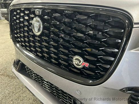 Used 2024 Jaguar F-PACE SVR image 18