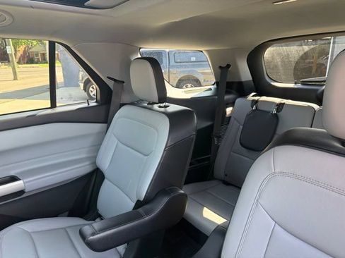 Used 2021 Ford Explorer XLT w/ Equipment Group 202A AWD/4WD image 27