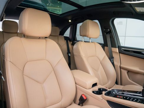 Used 2024 Porsche Macan image 28