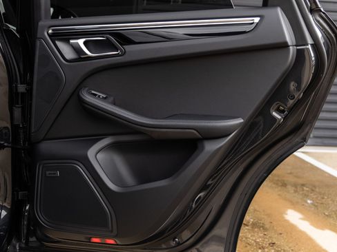 Certified 2026 Porsche Macan AWD/4WD image 39