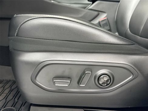 Used 2025 Jeep Grand Cherokee Limited w/ Black Appearance Package RWD image 28