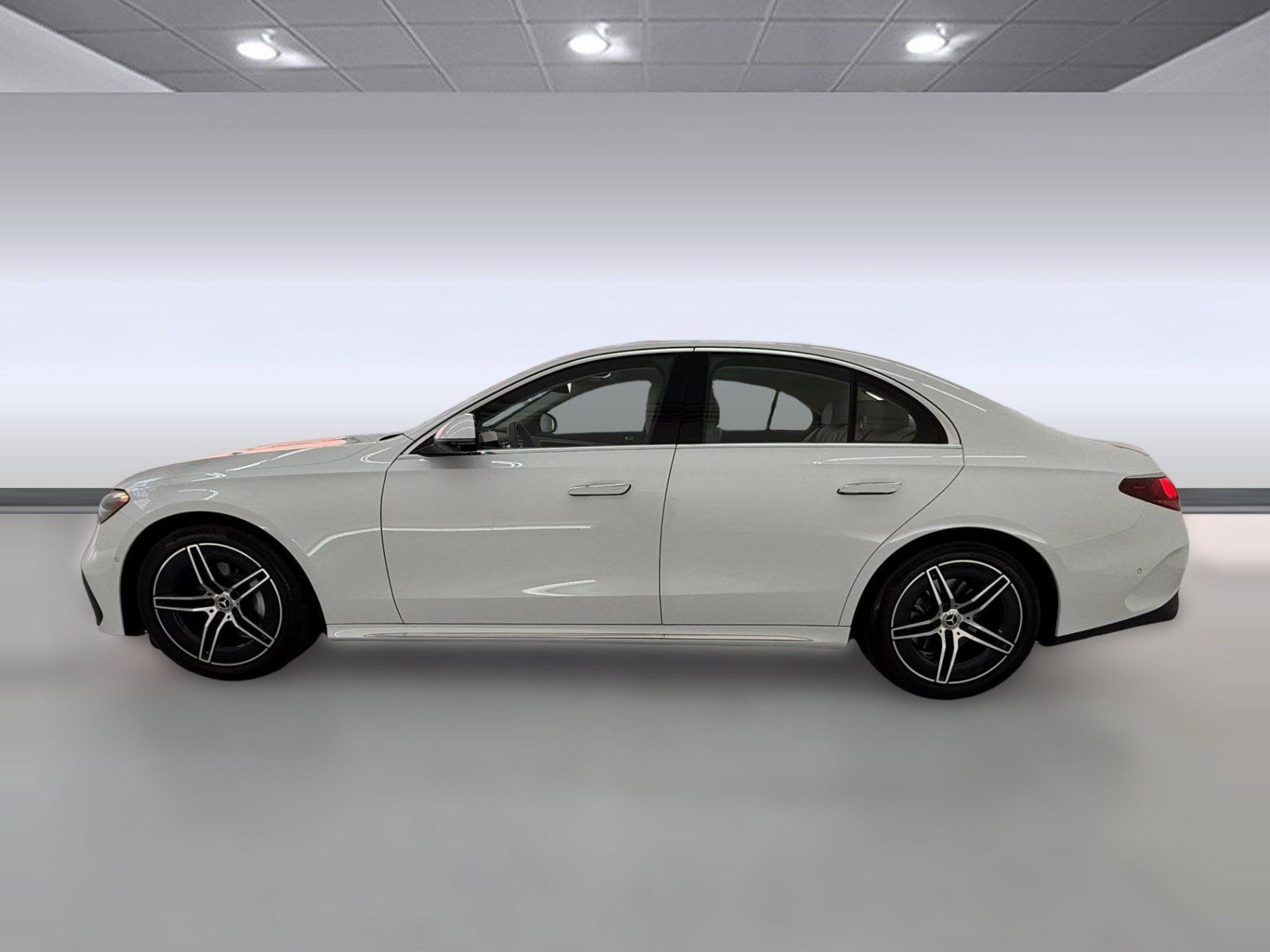 Used 2025 Mercedes-Benz E 350 4MATIC Sedan image 2