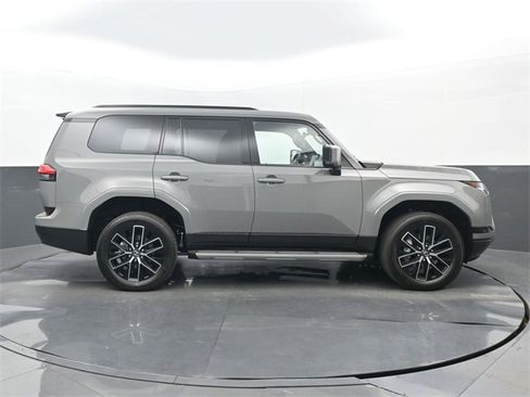 Used 2026 Lexus GX 550 w/ Accessory Package (2T) image 2