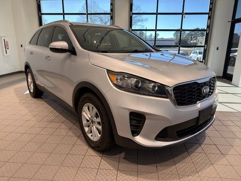 Used 2019 Kia Sorento LX w/ LX Convenience Package image 7