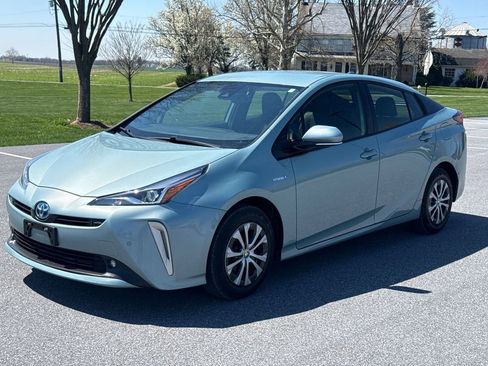 Used 2019 Toyota Prius XLE image 3