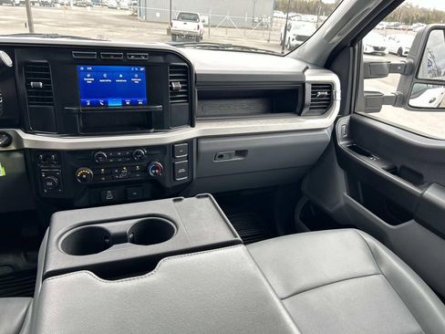 Used 2023 Ford F250 XL w/ FX4 Off-Road Package image 19