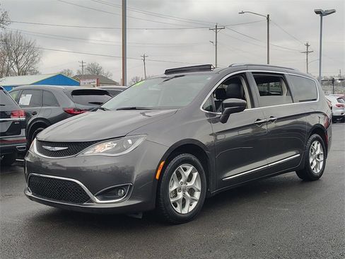 Used 2020 Chrysler Pacifica Touring-L Plus w/ Tire & Wheel Group image 10