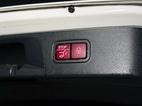 Used 2019 Mercedes-Benz GLC 300 GLC 300 Sport Utility 4D image 14