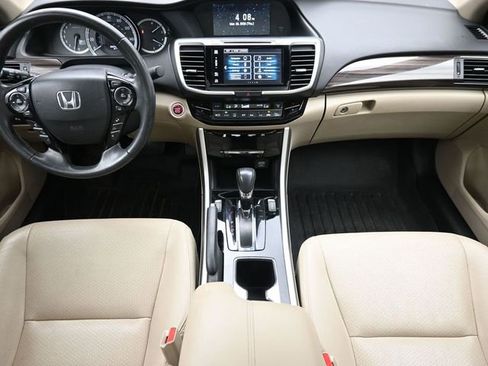 Used 2017 Honda Accord Touring image 21