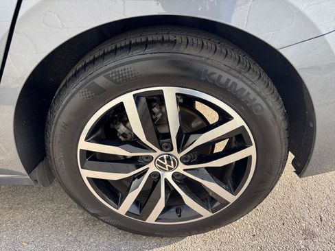 Used 2025 Volkswagen Jetta SE image 35