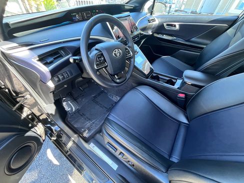 Used 2016 Toyota Mirai FWD image 9