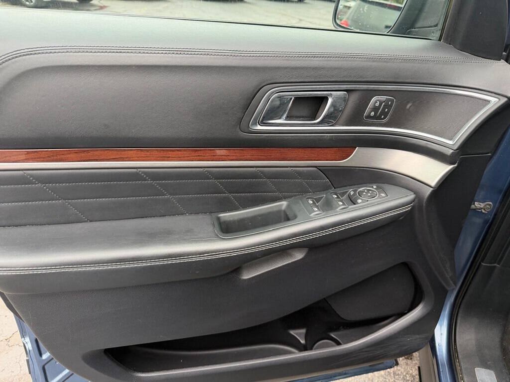 Used 2018 Ford Explorer Platinum AWD/4WD image 8