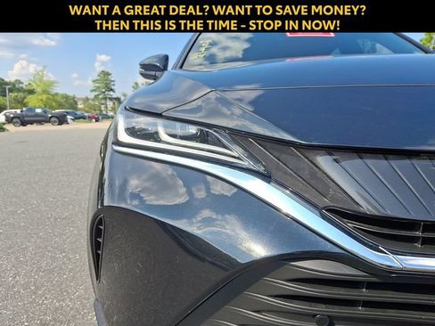 Used 2024 Toyota Venza XLE AWD/4WD image 9