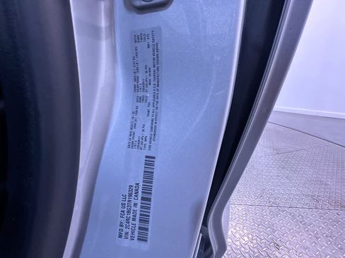 Used 2026 Chrysler Pacifica Select FWD image 48