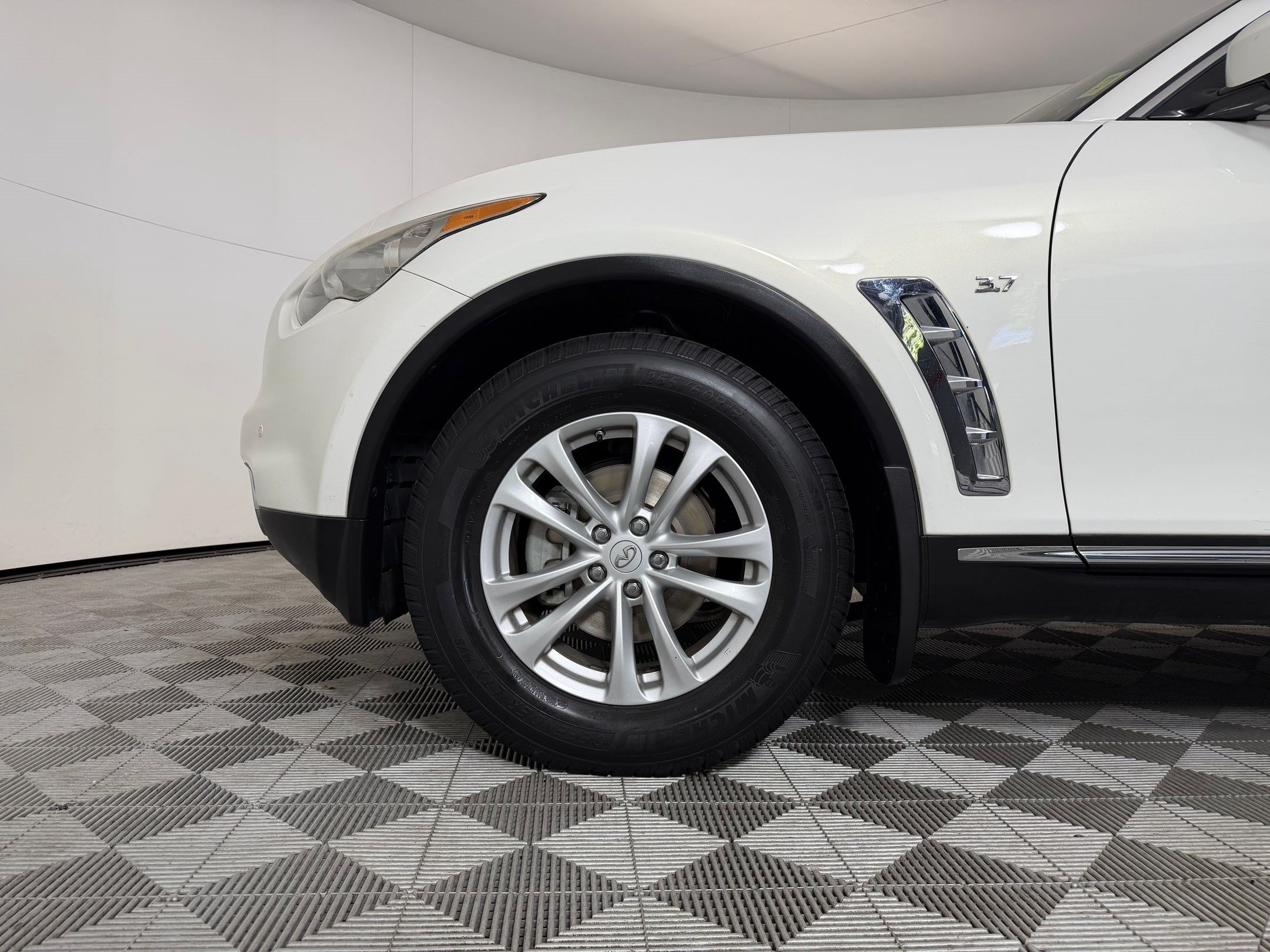 Used 2016 INFINITI QX70 AWD w/ Premium Package image 12