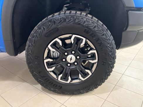 Used 2025 Chevrolet Silverado 1500 ZR2 image 30