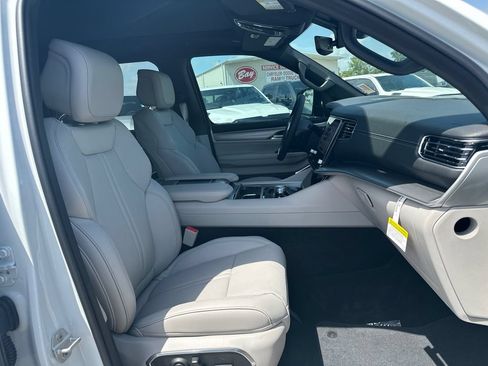 New 2026 Jeep Grand Wagoneer 2WD w/ Premium Group I image 20