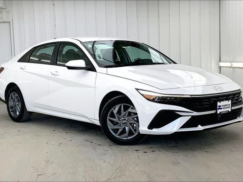 Used 2025 Hyundai Elantra Hybrid FWD image 1