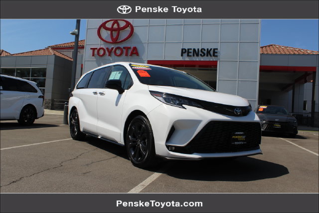Certified 2026 Toyota Sienna XSE FWD image 1
