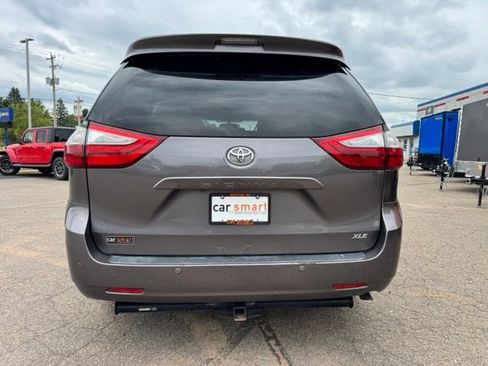 Used 2015 Toyota Sienna XLE Premium FWD image 6