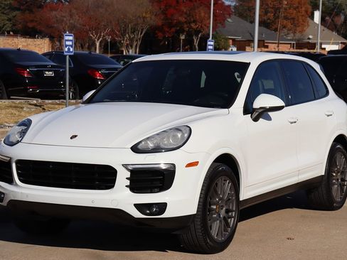 Used 2018 Porsche Cayenne Platinum Edition image 4