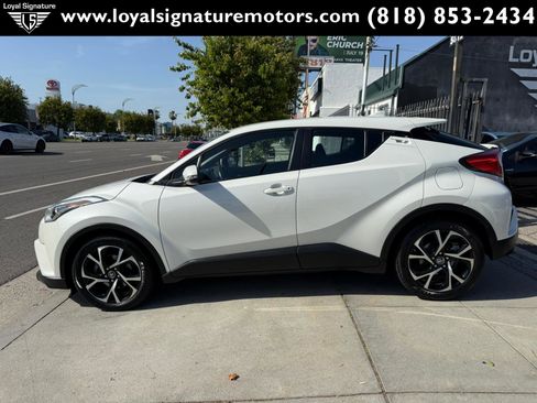 Used 2018 Toyota C-HR XLE image 4