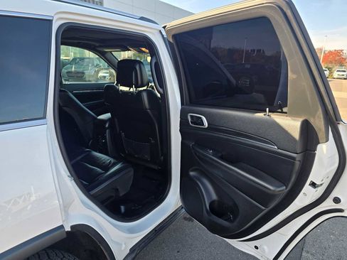 Used 2022 Jeep Grand Cherokee Limited image 14