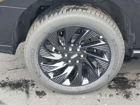 New 2026 Lincoln Navigator Reserve image 5