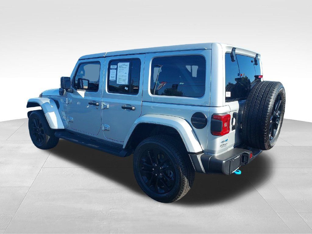 Used 2023 Jeep Wrangler Unlimited Sahara w/ Cold Weather Group AWD/4WD image 3