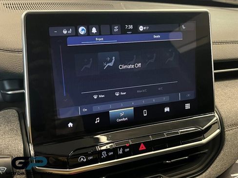 Used 2023 Jeep Compass Latitude image 12