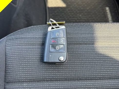 Used 2022 Volkswagen Tiguan S AWD/4WD image 32
