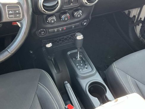 Used 2018 Jeep Wrangler Unlimited Rubicon image 14