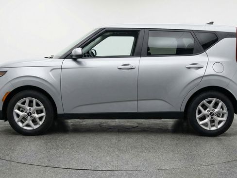 Used 2025 Kia Soul LX w/ LX Technology Package image 5