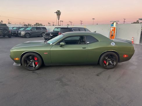 Used 2018 Dodge Challenger SRT w/ Technology Group image 4