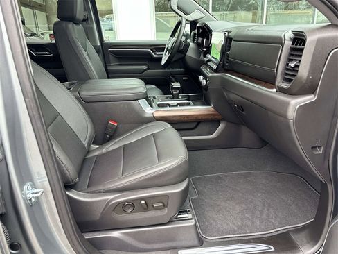 Used 2023 GMC Sierra 1500 SLT w/ SLT Convenience Package image 17