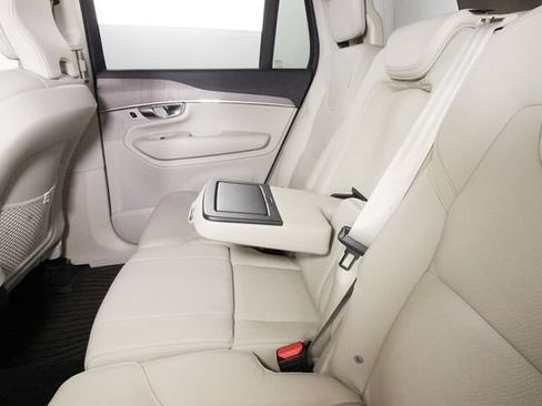Certified 2025 Volvo XC90 B5 Plus w/ Protection Package Premier AWD/4WD image 21