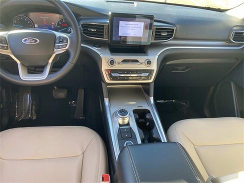 Certified 2022 Ford Explorer XLT w/ Equipment Group 202A image 18