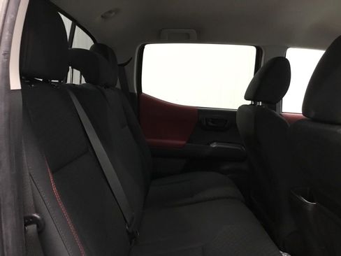 Used 2022 Toyota Tacoma SR5 AWD/4WD image 15