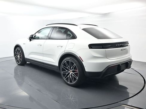 Certified 2025 Porsche Macan 4S Electric AWD/4WD image 3