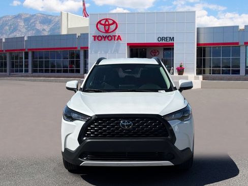 Used 2024 Toyota Corolla Cross LE AWD/4WD image 2