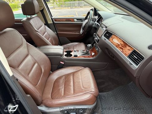 Used 2011 Volkswagen Touareg Executive image 8